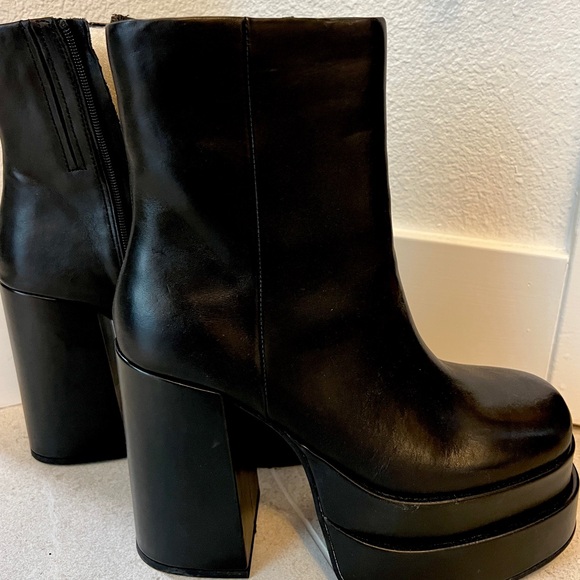 🖤Brand new! Never worn! Cobra Black Platform Boots! - Picture 5 of 8